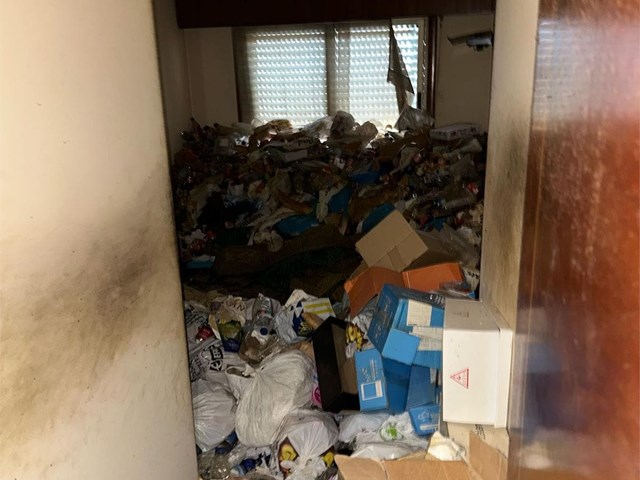 A Coruña barrio de los rosales Inmueble con síndrome de diogenes 900 kg de basura dentro de la vivienda