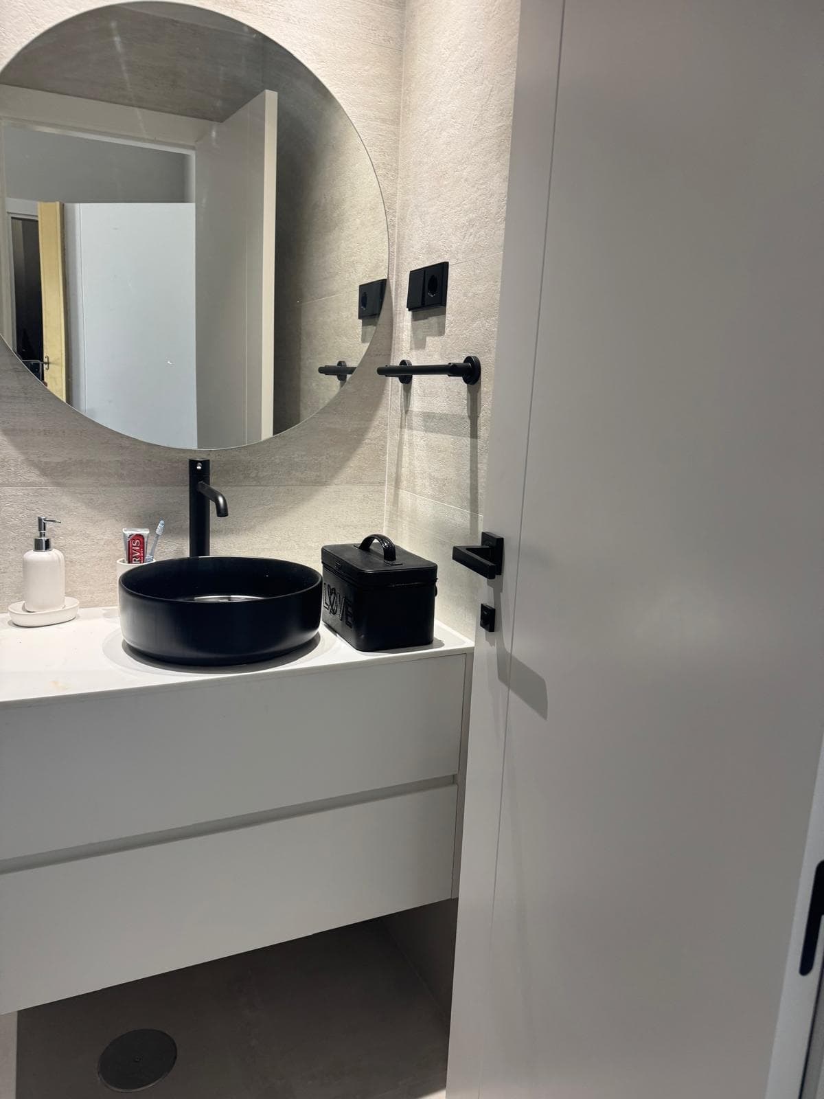 Apartamento de lujo en hotel en Madrid Okupación Ilegal - Imagen 3