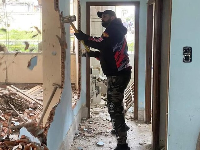 "Aprovechamos que los okupas no estaban en la casa y lo destrozamos todo"