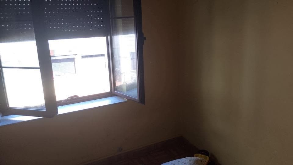 Inmueble recuperado en la ciudad de Mieres (Asturias) Inquilino en precario - Imagen 2