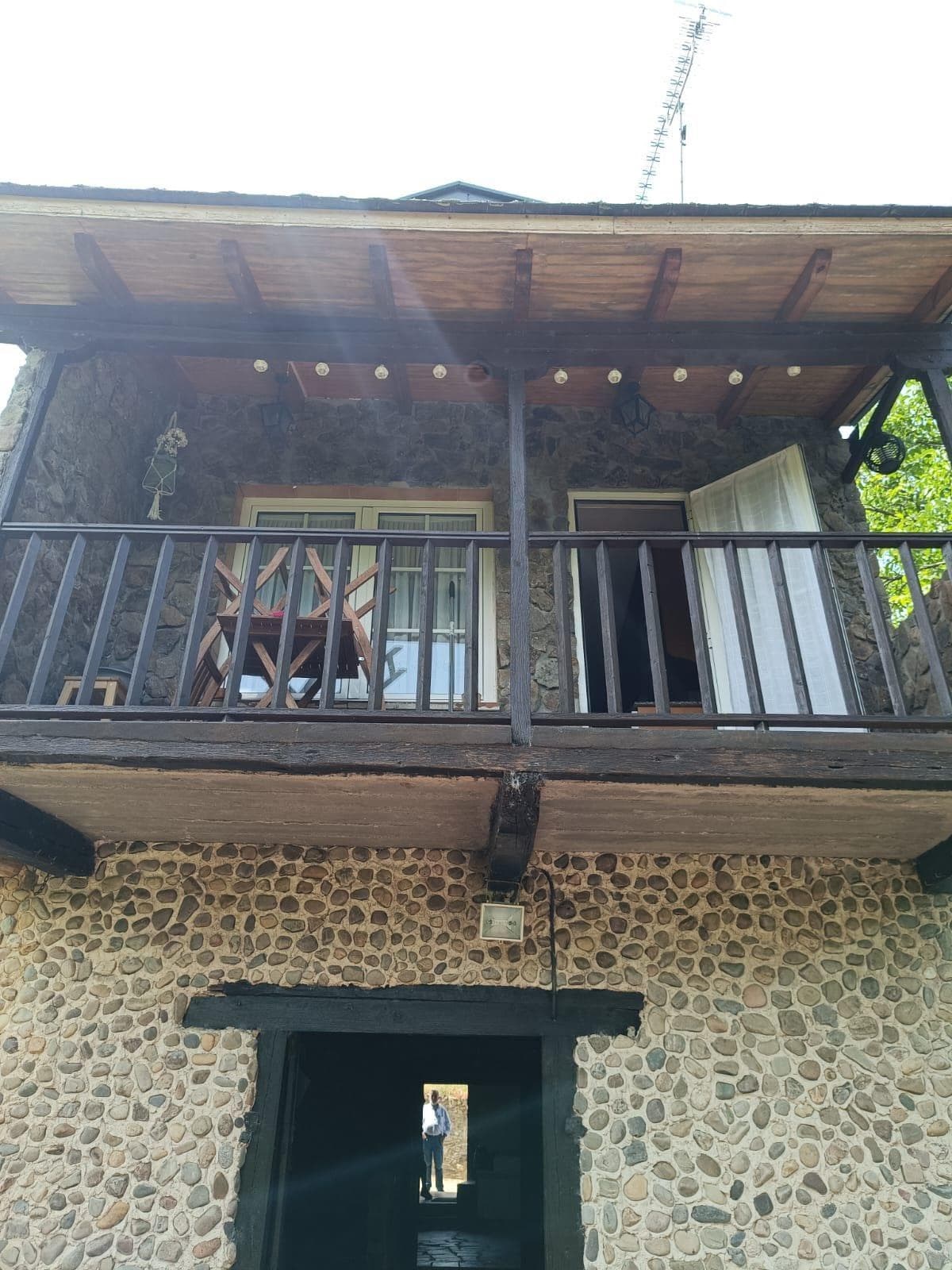 Inmueble recuperado en Villar de los Barrios (Castilla y León), inquilinos morosos - Imagen 1