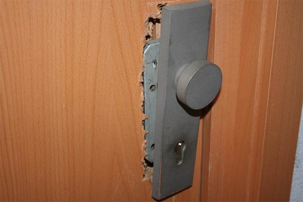 ¿Puedo entrar en mi casa okupada? Riesgos legales y alternativas seguras